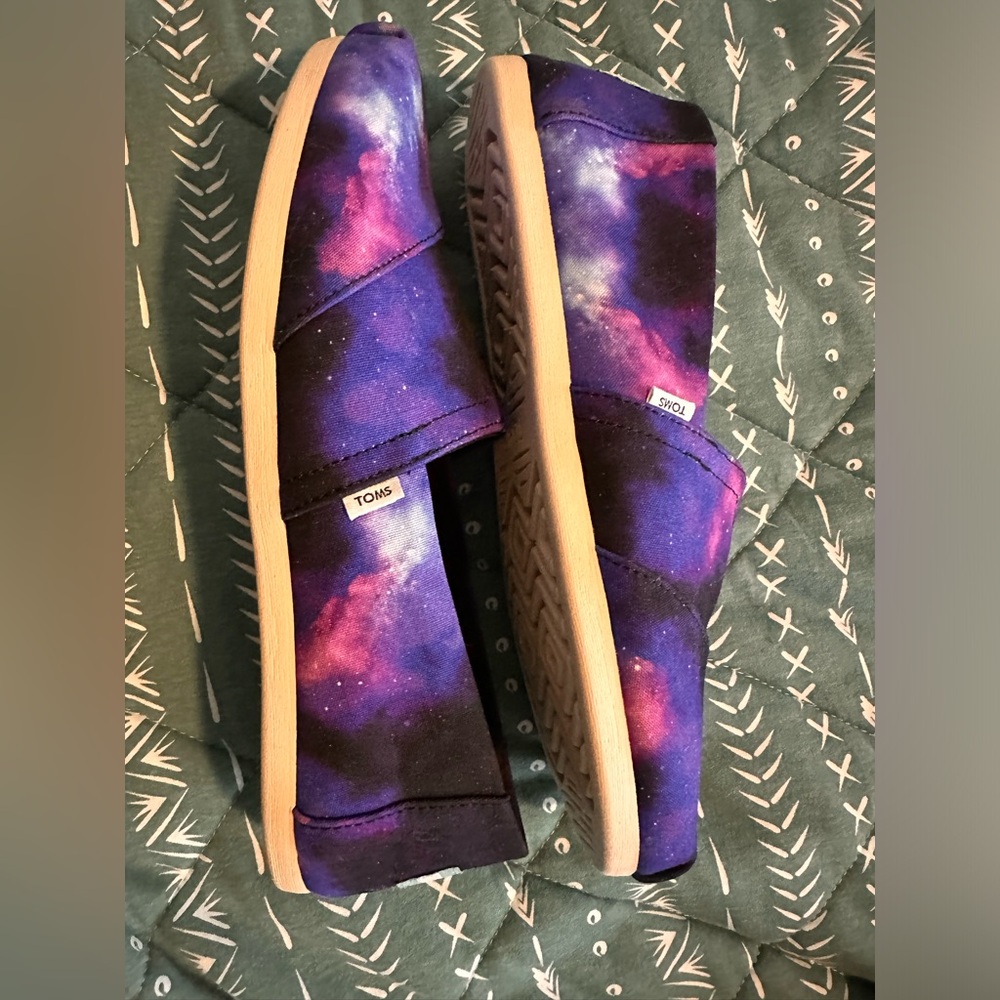 Women’s Toms 8.5 NEVER WORN